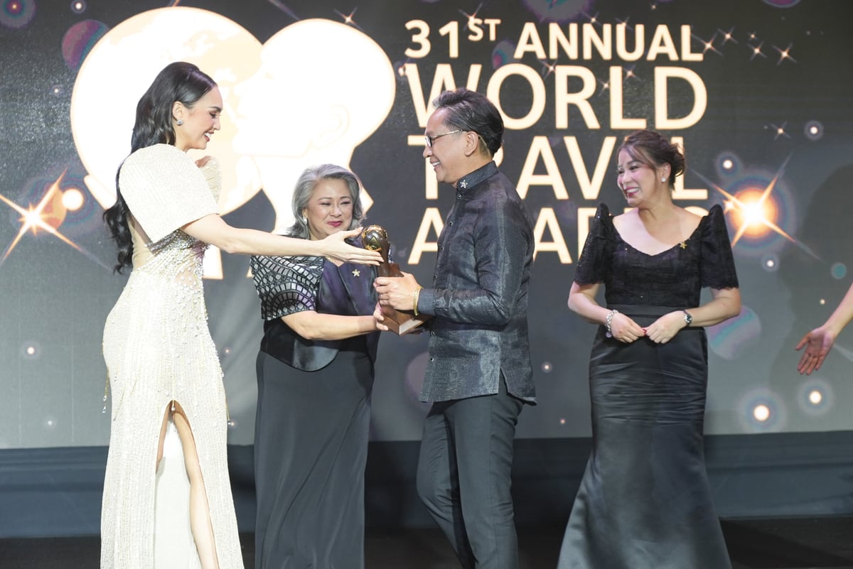 Den Navarro, general manager of Savoy Hotel Manila (third from left) received the trophy from the World Travel Awards organizers for 2024 Philippines Leading Airport Hotel last Wednesday at City of Dreams, Parañaque City.